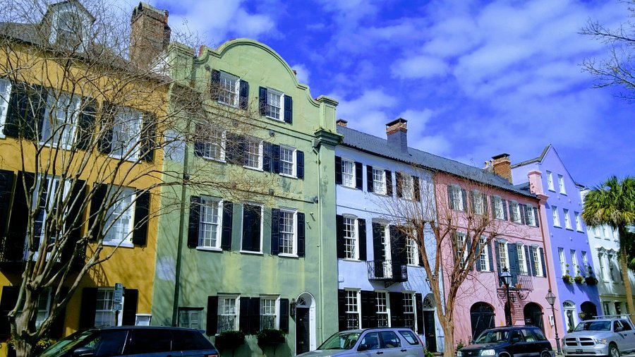 Rainbow Row historic homes in downtown Charleston, SC